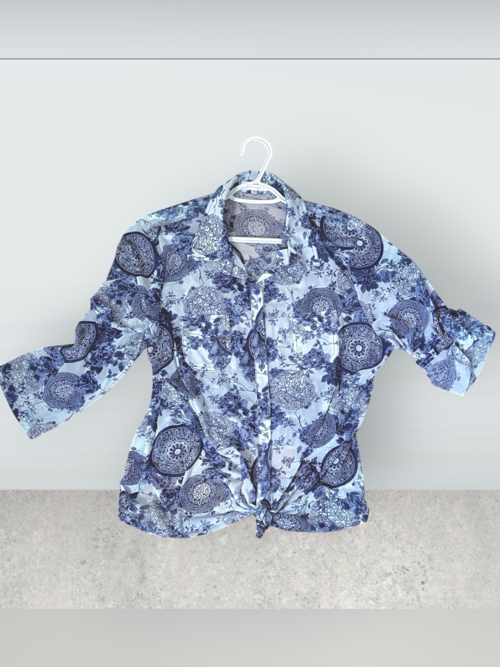 Eden & Olivia Eden & Olivia Blue White Floral Medallion Tie Waist Blouse XL